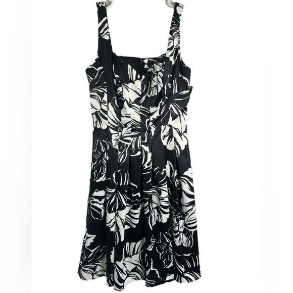 White House Black Market Beautiful Monochrome Leaf Print Midi Dress.Sz 4. - Picture 2 of 7